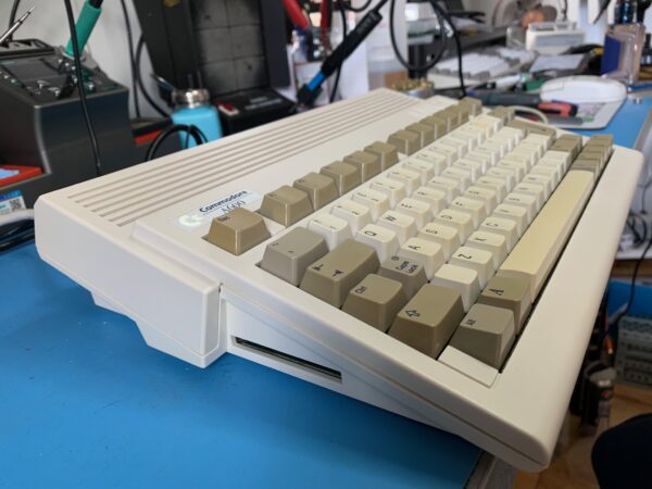 Amiga A600 computer - Image 3