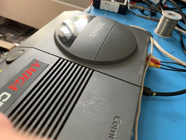 Amiga CD32 Console - Image 8